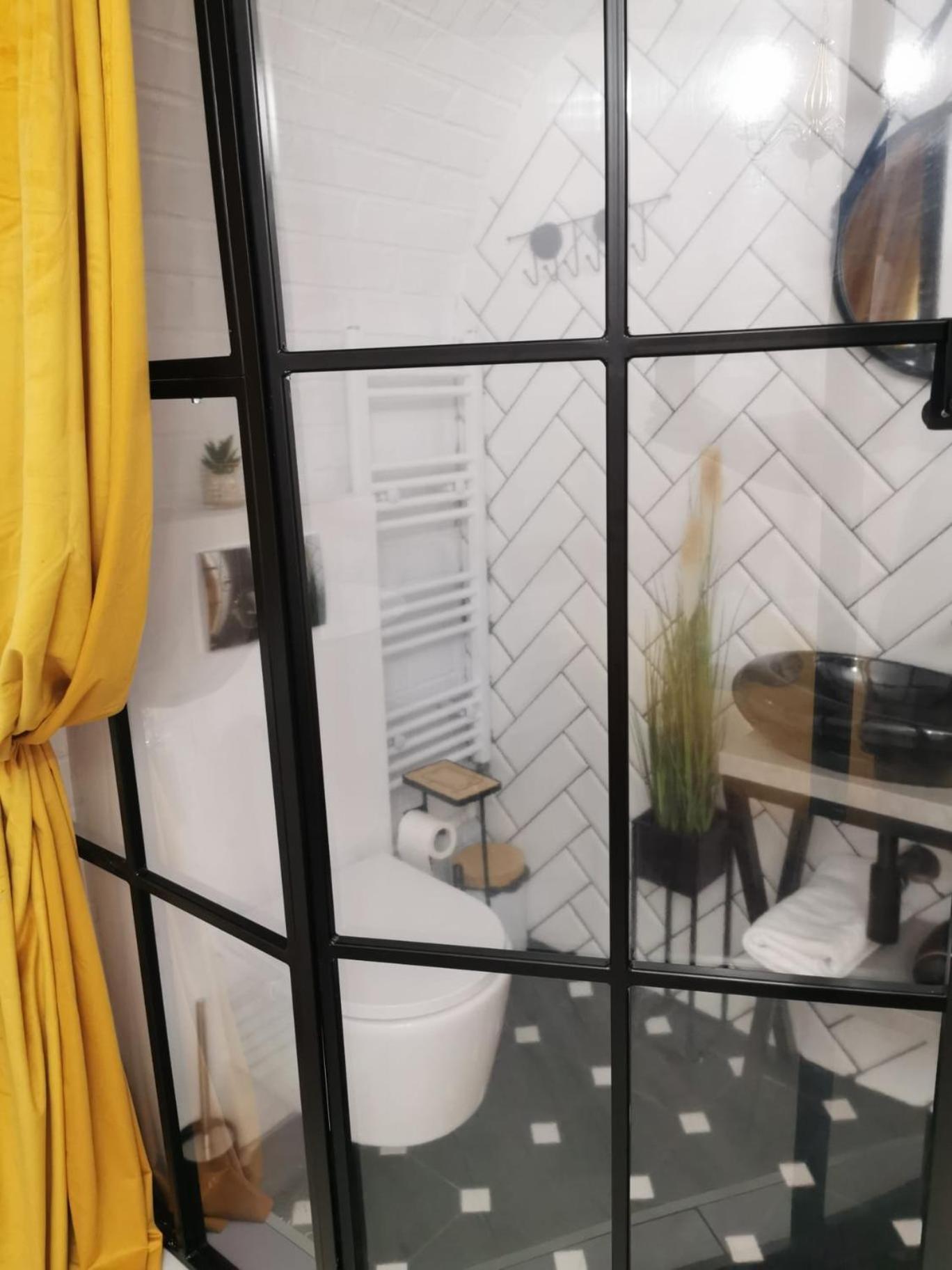 Апартаменты Aramis Boutique In Old Town Center Брашов Экстерьер фото